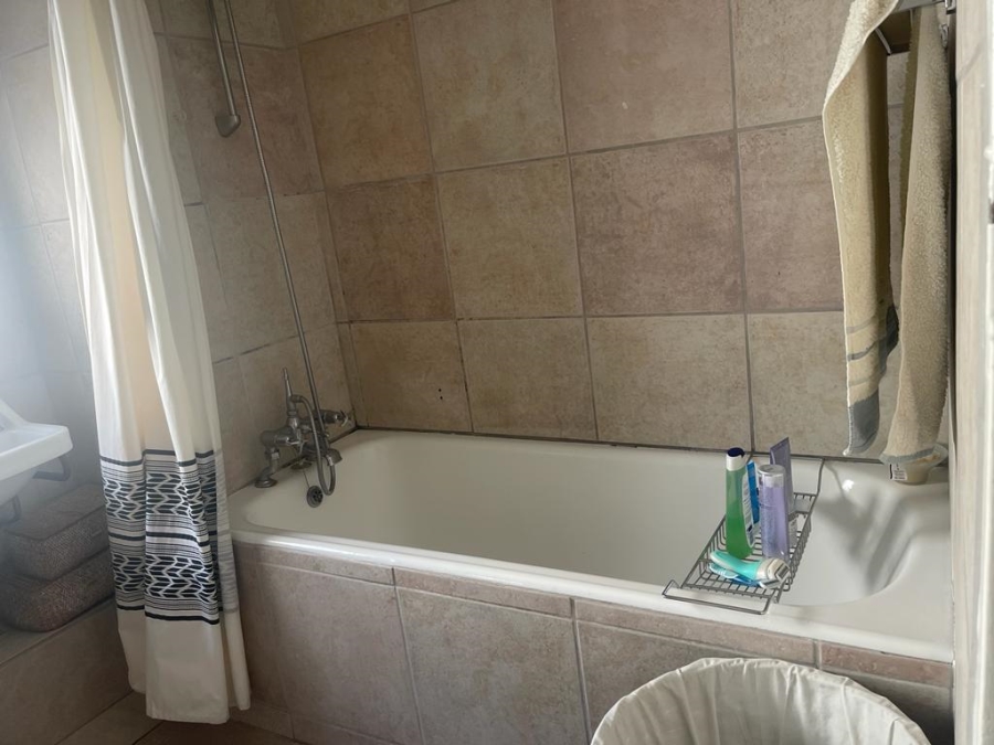 To Let 2 Bedroom Property for Rent in Sea Point Western Cape